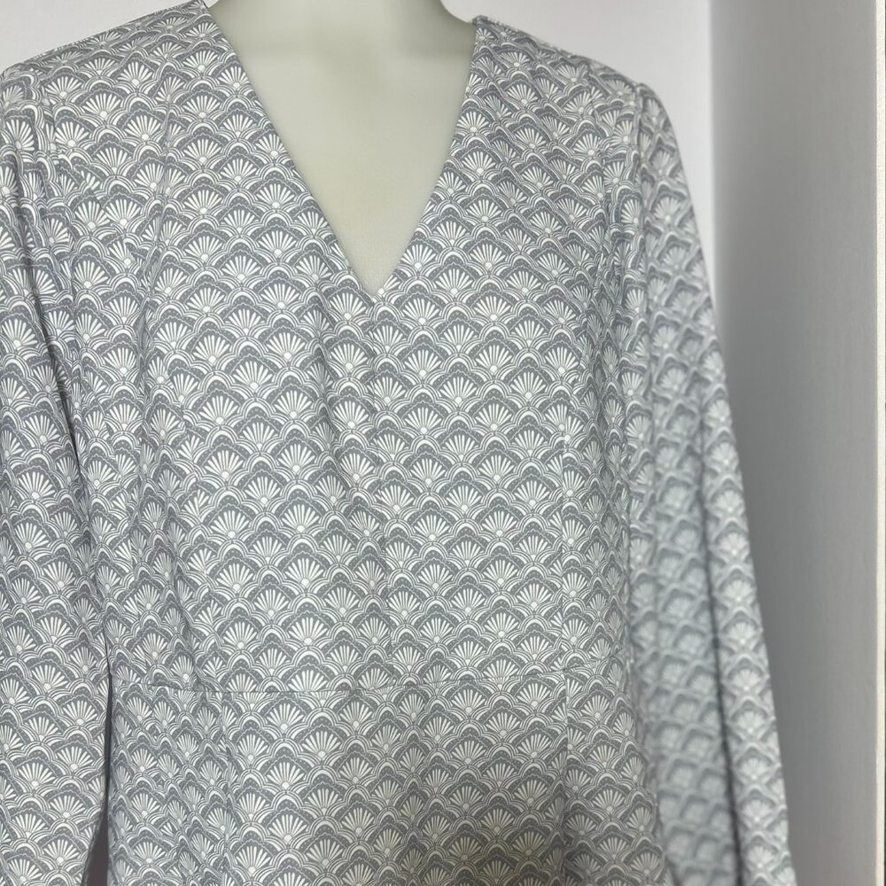 J Jill Ladie's Fitted Blouse Wearever Collection Size Small V Neck